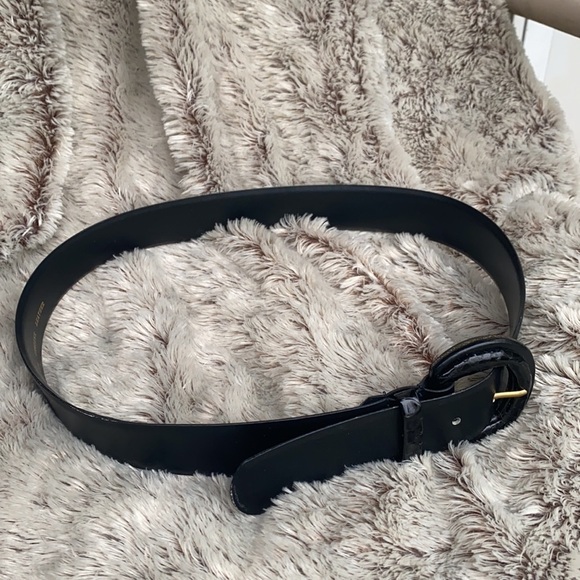 Leather Shop Black Belt gold accent with round snake print buckle - Picture 5 of 6